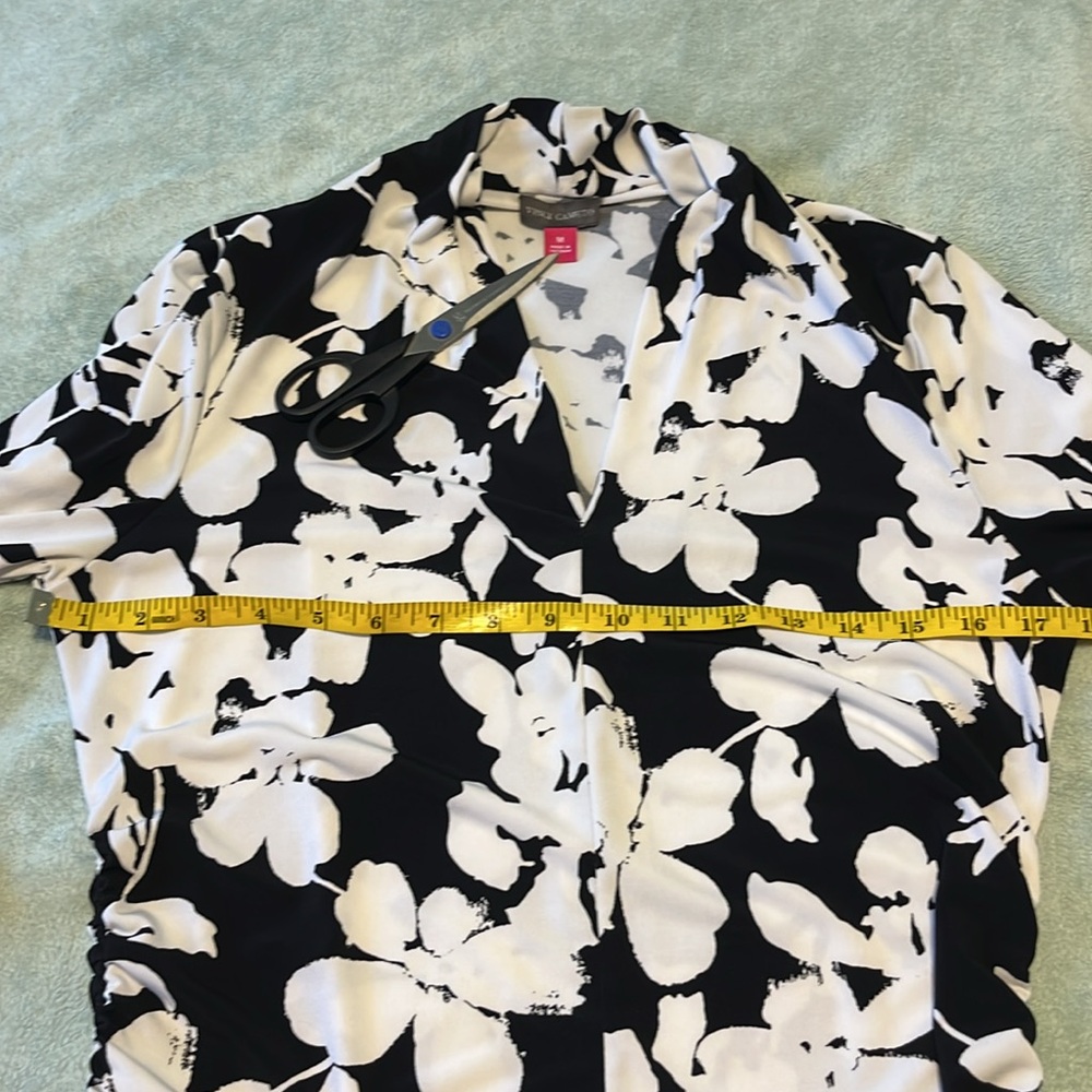 Vince Camuto Floral Black and White Blouse - Picture 6 of 6